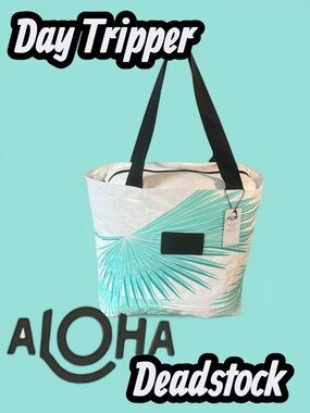 NWT 🌴 Aloha Collection Day Tripper Palms Tote